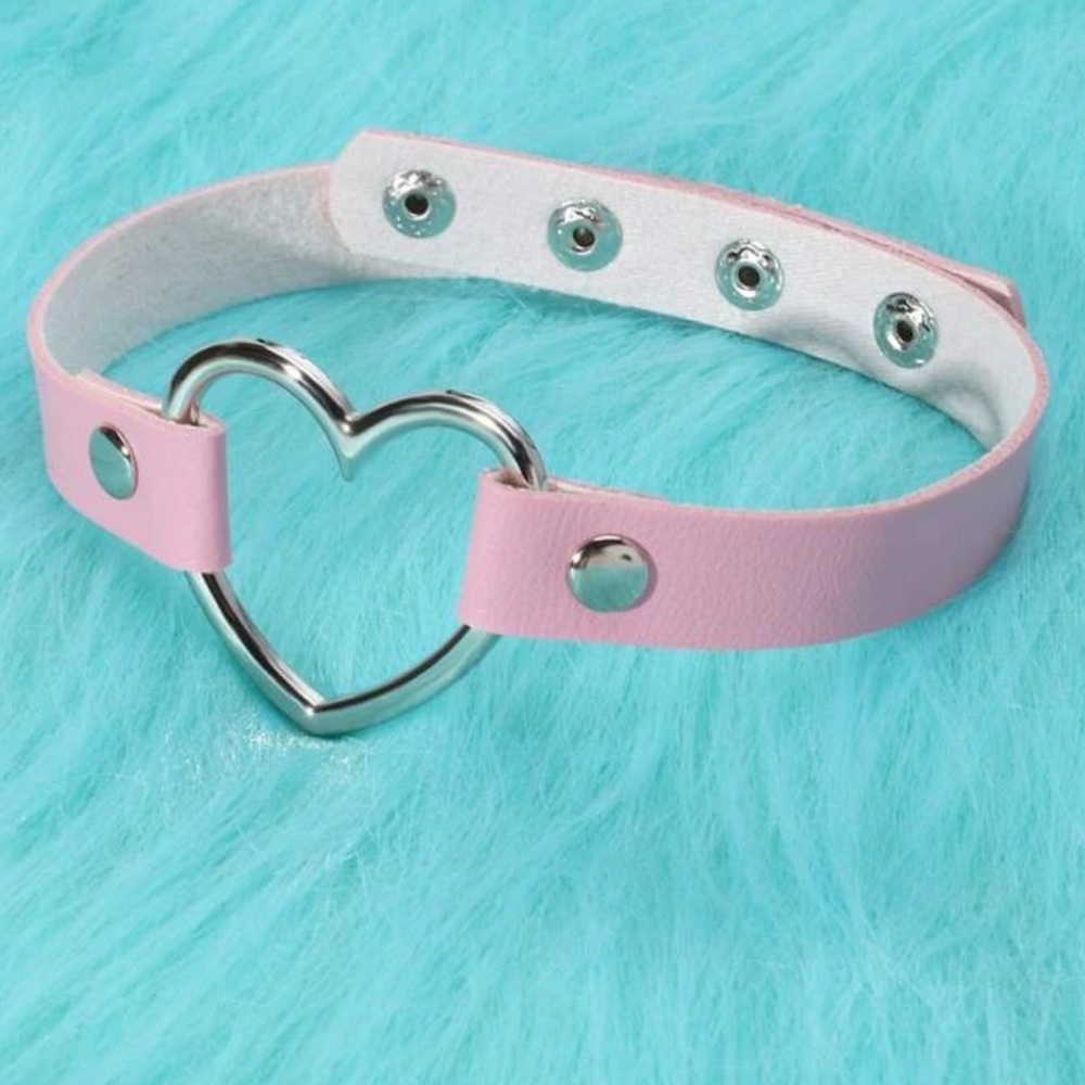 *NWT* 🩷 Leather Heart Choker 🩷